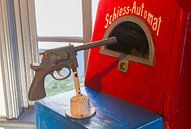 Old gaming machine 'Schiess-Automat' (shooting gallery) von Micha Klootwijk Miniaturansicht