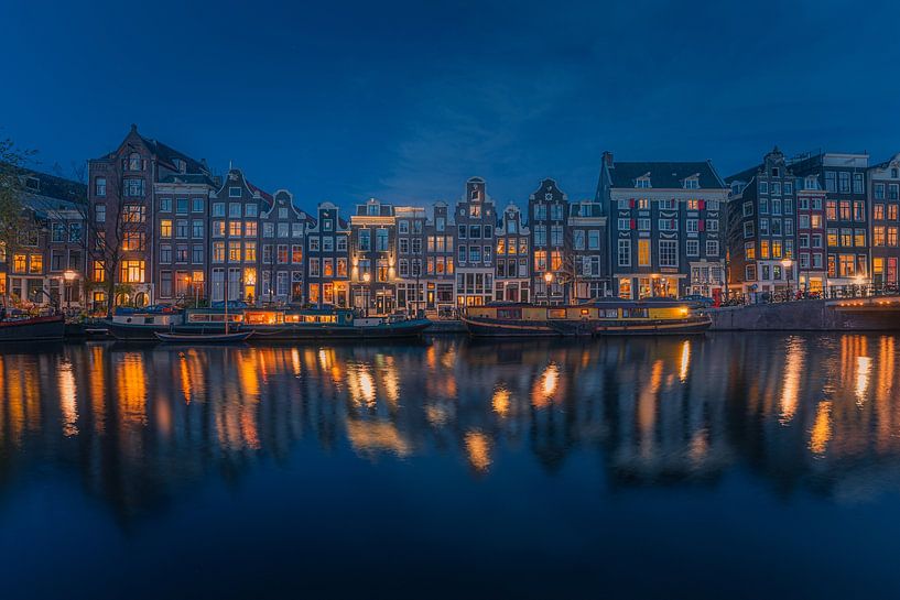 Blaue Stunde am Singel, Amsterdam von Etem Uyar
