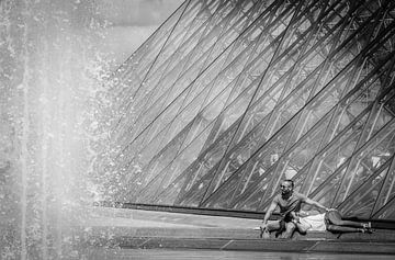 Love at the Louvre by Emil Golshani
