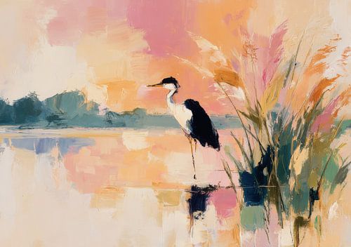 Grijze reiger bij zonsondergang aan het meer