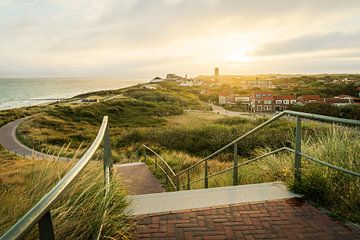 Uitzicht over de duinen en kust van de badplaats Domburg in Zeeland