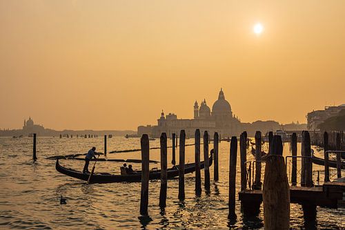 Gezicht op de kerk Santa Maria della Salute in Venetië, Italië