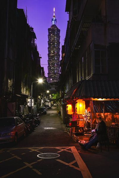 Taipei 101 after sunset van Andreas Jansen