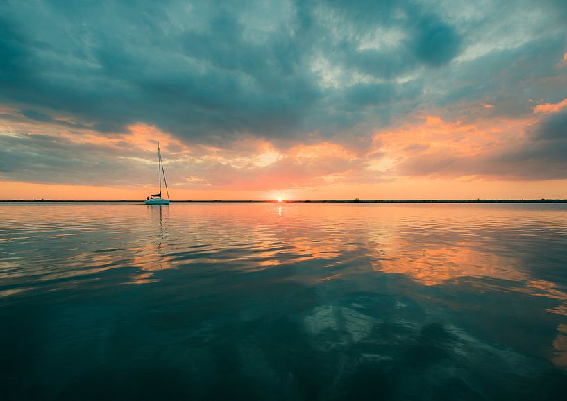 Sonnenuntergang im Hafen von Lelystad von Tomasz Baranowski