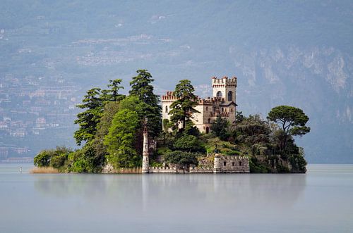 Isoletta on Iseo by Wojciech Kruczynski