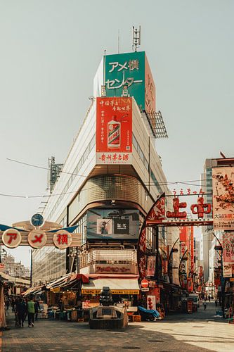 Kleuren, tekens, leven: Marktstraat in Ueno, Tokio
