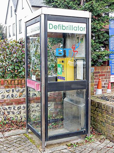Défibrillateur de cabine téléphonique