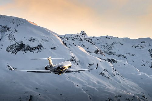 Private Guflstream 650 Take Off during Sunset