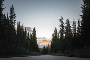 Dernier rayon de soleil dans les Rocheuses | photographie de voyage Canada | Revelstoke | Photo wallpaper