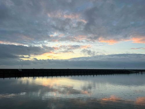 Sonnenuntergang im Hafen von Harlingen