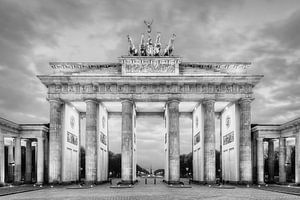 Brandenburger Tor Berlin in zwart-wit van Michael Valjak