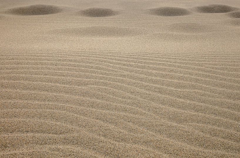 Structures in the sand by Marloes ten Brinke