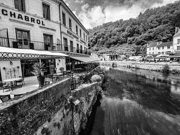 Zwart-wit foto van restaurant in Brantôme van Martijn Joosse