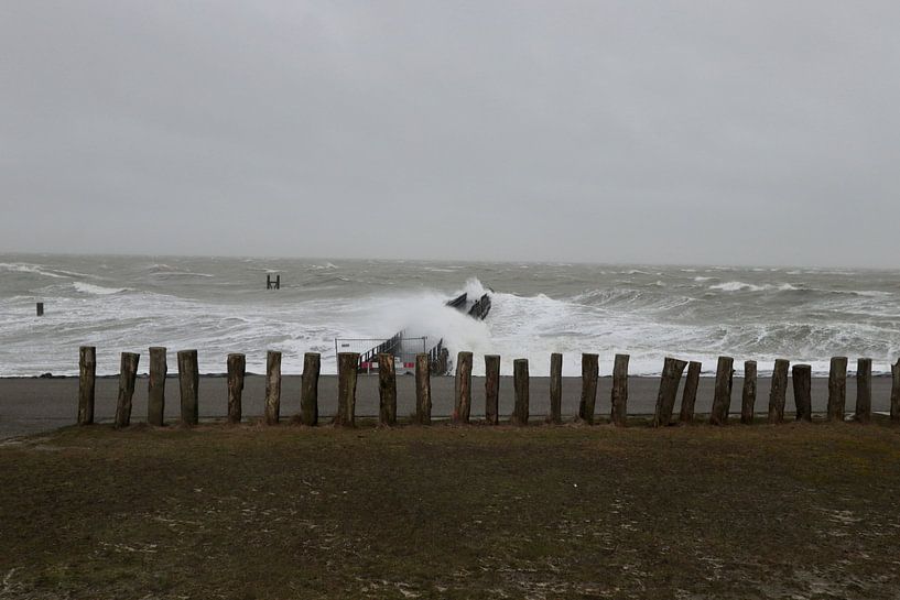 Storm Ellen raast over Westkapelle van Wendy Hilberath