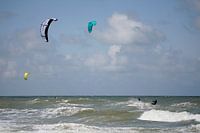 Kitesurfers. Noord Zee