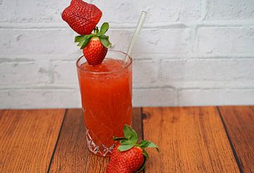 Limonade aux fraises aromatisée au rhum