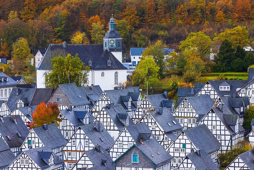 Historisches Freudenberg im Herbst von Henk Meijer Photography