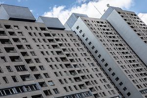 anciennes tours résidentielles soviétiques à lodz en pologne