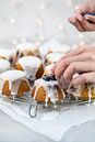 Teacakes met blauwe bessen von Nina van der Kleij Miniaturansicht