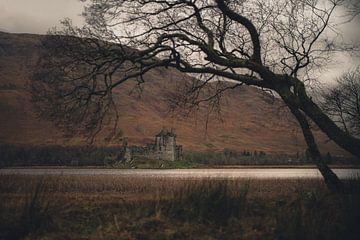 Kilchurn Castle van Imagination by Mieke