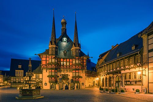 Le célèbre hôtel de ville de Wernigerode, Harz, Saxe-Anhalt, Allemagne. sur Henk Meijer Photography