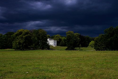 Ciel noir au-dessus du parc de Sonsbeek