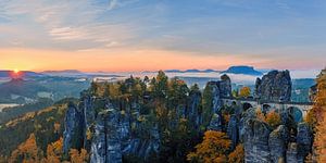 Sonnenaufgang an der Bastei von Henk Meijer Photography