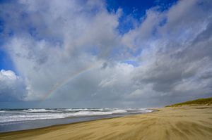 Regenboog op het strand van Texel aan de Noordzee kust van Sjoerd van der Wal Fotografie