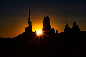 Sonnenaufgang im Monument Valley am Totempfahl