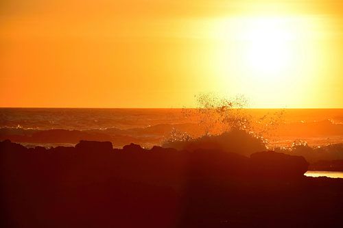 Golven bij zonsondergang