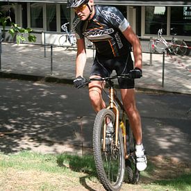 Single speed mountainbiker van Tim Buitenhuis
