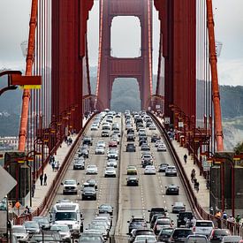 Verkeer over de Golden Gate brug in San Francisco van Harry Kors