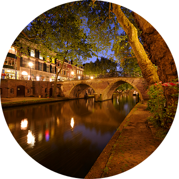 Oudegracht met Weesbrug in Utrecht van Donker Utrecht