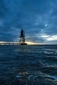 Leuchtturm an der Nordsee im Sonnenuntergang