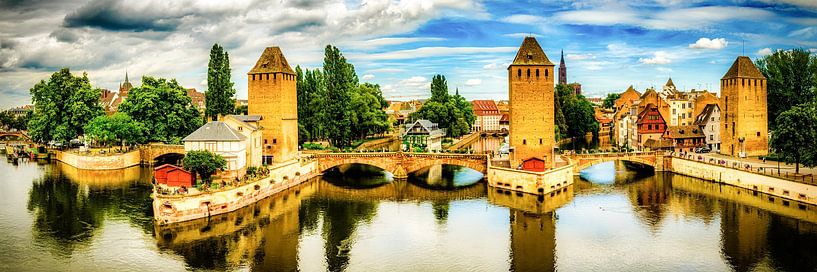 Panorama Overdekte bruggen in de wijk Klein Frankrijk in Straatsburg Frankrijk van Dieter Walther