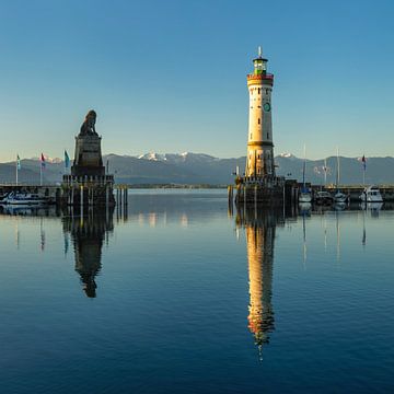 Leuchtturm und Bayerischer Löwe im Hafen von Lindau am Bodensee von Markus Lange