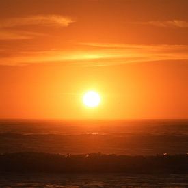 Opgaande zon in Moeraki, Nieuw-Zeeland van J V