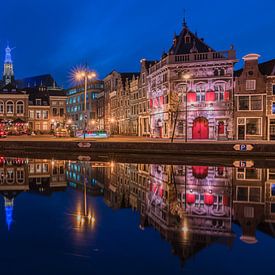 De avond valt bij de Waag aan het Spaarne in Haarlem van Jeroen de Jongh