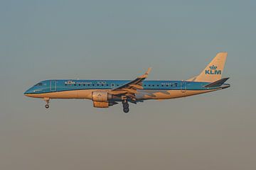 KLM Cityhopper Embraer ERJ-190 (PH-EZT). van Jaap van den Berg