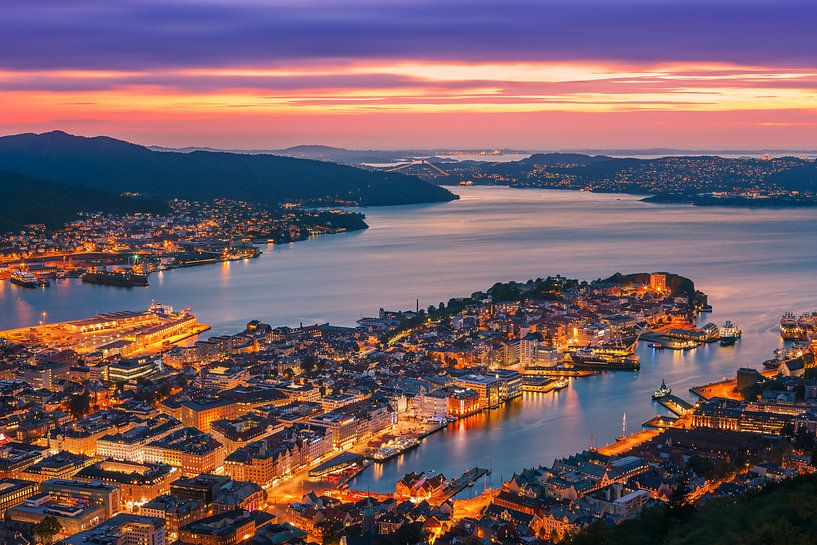 Zonsondergang Bergen, Noorwegen van Henk Meijer Photography