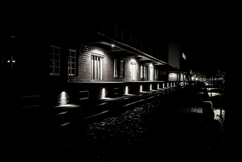 Loading ramp at night by Norbert Sülzner