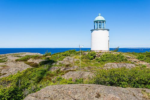 Leuchtturm und Felsen auf der Insel Nordkoster nahe Strömstad,  von Rico Ködder