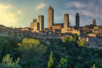 Le Manhattan médiéval, un coucher de soleil doré illumine San Gimignano sur Stefano Orazzini