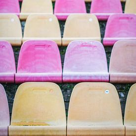 Stoeltjes in het natuurtheater van Oisterwijk van Anki Wijnen