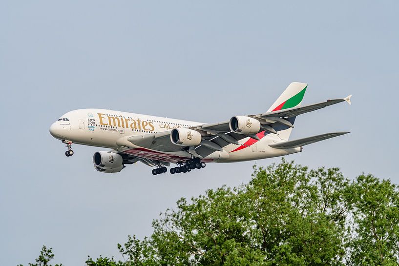 L'Airbus A380 d'Emirates s'apprête à atterrir à l'aéroport de Schiphol. par Jaap van den Berg