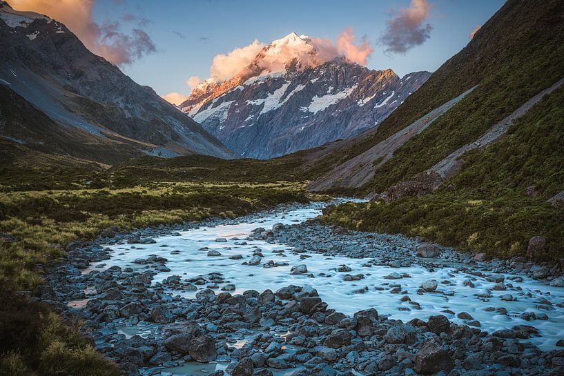 Nieuw-Zeeland Mount Cook in Hooker Valley van Jean Claude Castor