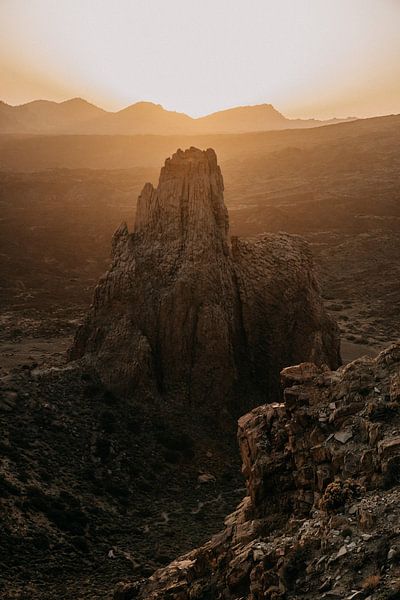 Wunderschöner Sonnenuntergang in der Berglandschaft des Nationalparks El Teide auf Teneriffa von Yvette Baur