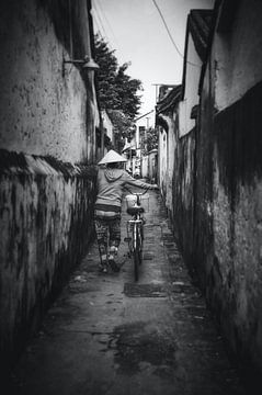 Narrow alley in Hoi An - Vietnam by Loris Photography