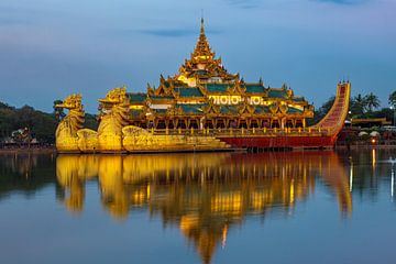 La barque royale à Yangon sur Roland Brack