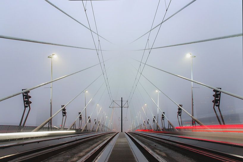 Foggy Rotterdam van Glenn Nieuwenhuis